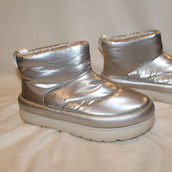NIB UGG WOMEN'S MAXI MINI PUFFER SILVER ANKLE BOOTS - Picture 2 of 7